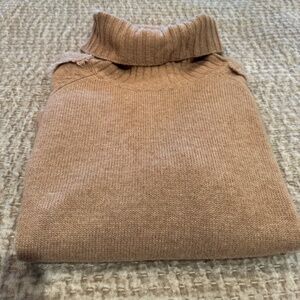 Brochu Walker turtle neck cashmere tan sweater size Medium.